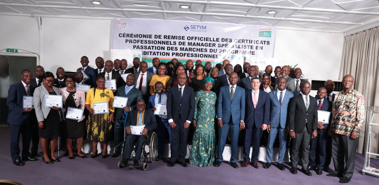 Professionnalisation des acteurs des marchés publics : 47 experts reçoivent leur certificat professionnel de Manager Spécialiste en Passation des Marchés (MSPM)